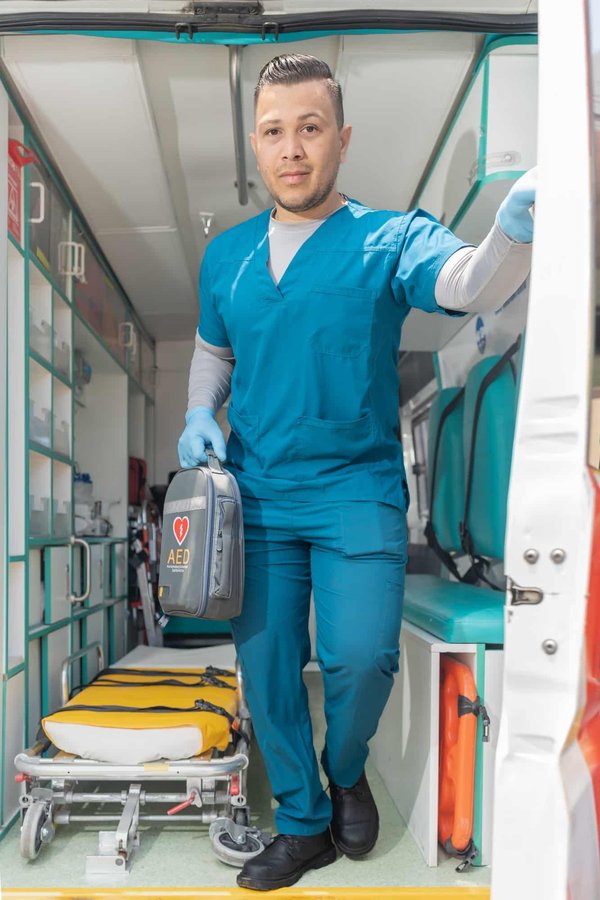 Comment fonctionne un défibrillateur semi-automatique ?