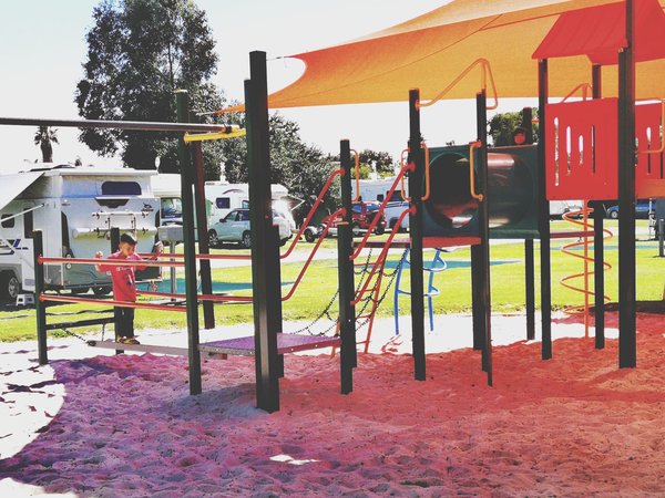 Y a-t-il des clubs pour enfants disponibles au camping Cala Gogo ?